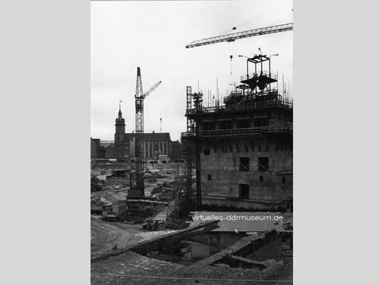 1969, Bau Uni-Hochhaus, H. Stahl Leipzig - Bild 1