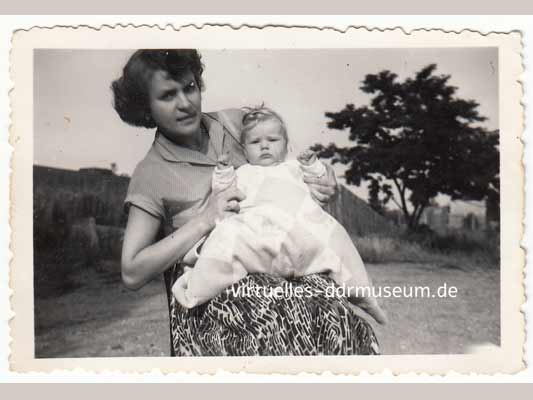 1959, Kindheit in der DDR, ich mit 5 Monaten