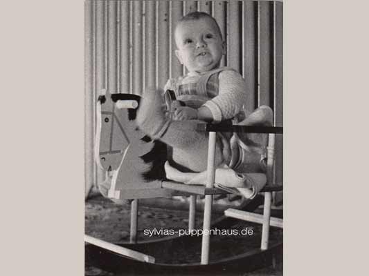 Kindheit DDR, mein Mann, 1 1/2 Jahre alt auf einem Schaukelpferd, 1959