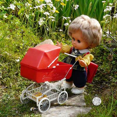 Kleiner Puppenwagen mit Puppe - DDR